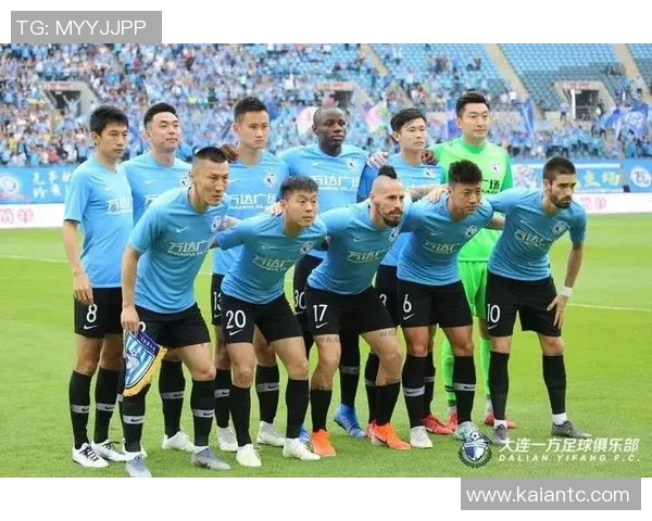 大连一方主场迎战上海上港双方争夺关键三分展现精彩对决